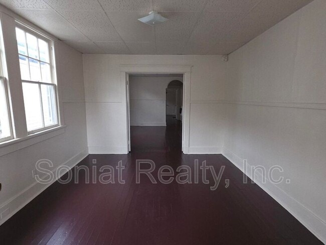 Building Photo - 517 S Genois St