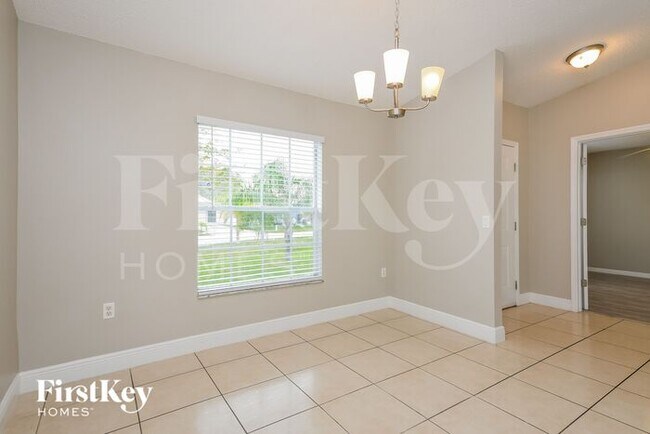Building Photo - 2421 Regent Way