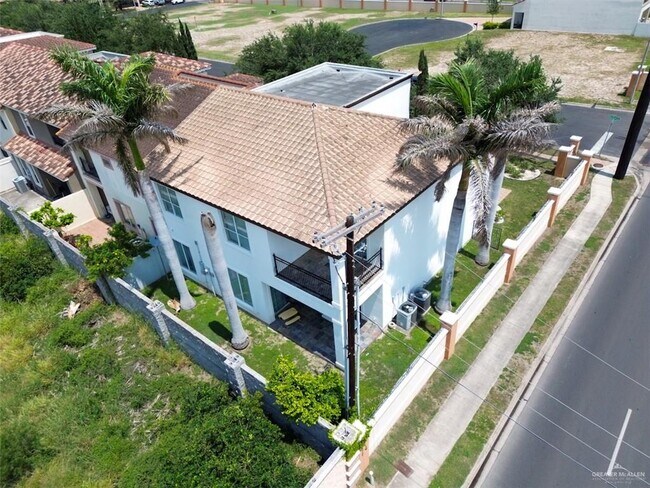 Foto del edificio - 201 Ulex Ave