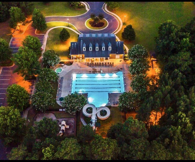 Building Photo - 345 Revolution Dr