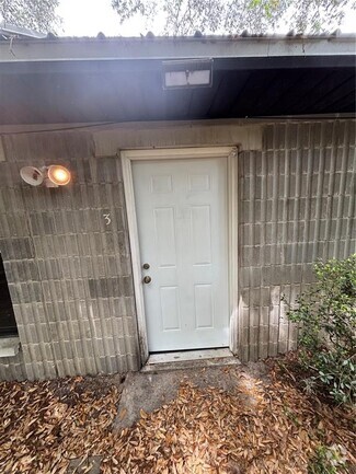 Building Photo - 2321 SW 31st Pl