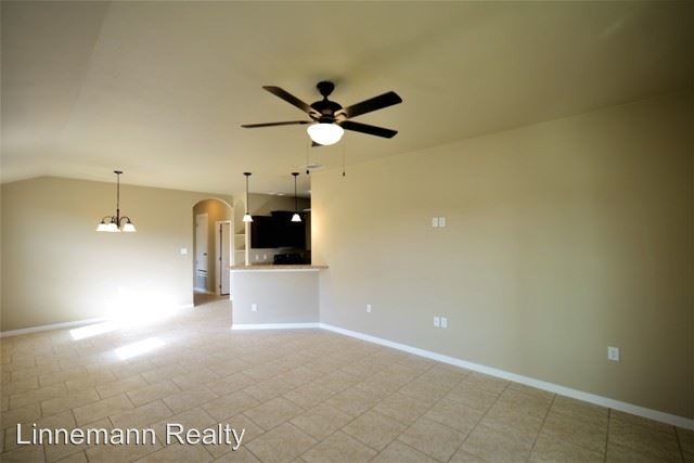 Building Photo - 1206 Vanguard Ln