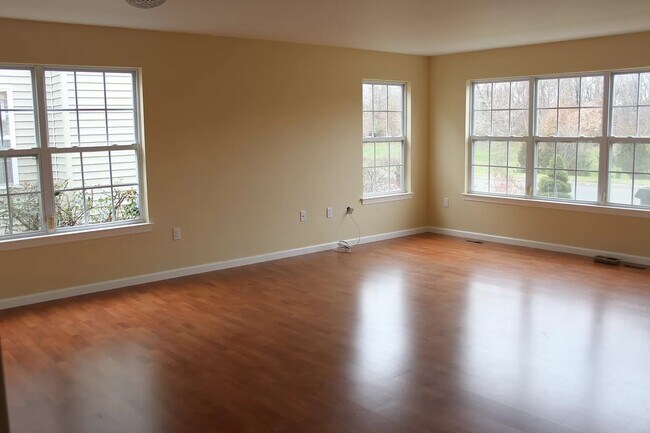 Building Photo - 13 Canal View Dr