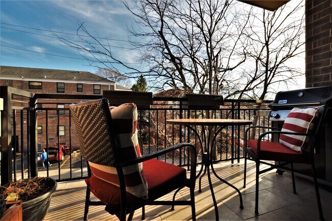Foto del edificio - 5588 N Lincoln Ave