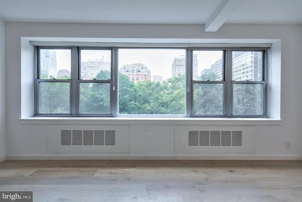 Primary Photo - 220 W Rittenhouse Square