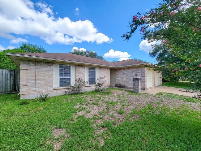 Building Photo - 17802 Red Wolf Dr