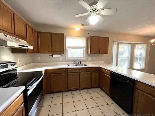 Building Photo - 6801 Pin Oak Ln