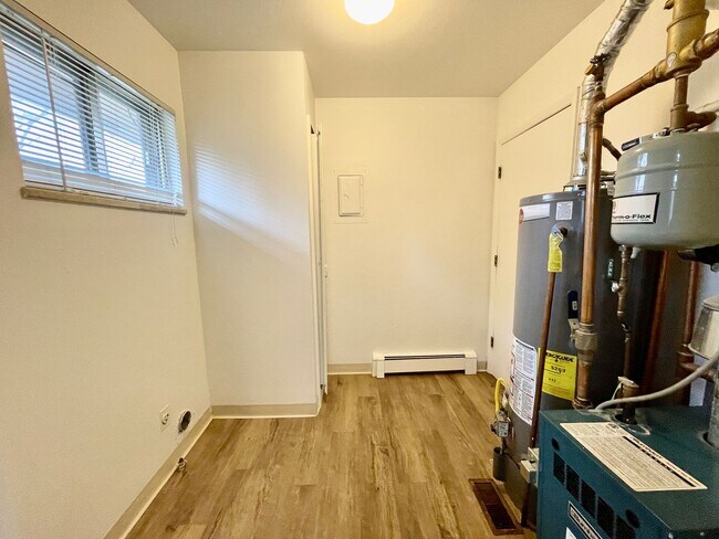 Foto del edificio - 6610-6612 Debra Dr