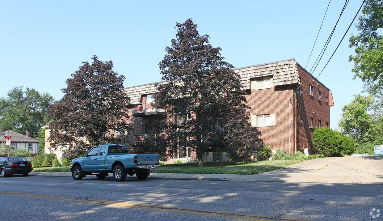 Foto principal - 3035 Boudinot Ave