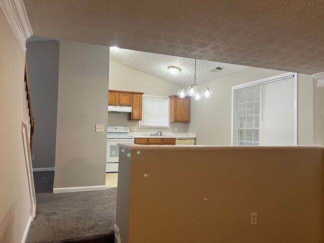 Building Photo - Adorable 3 Bedroom, 2 1/2 Bath