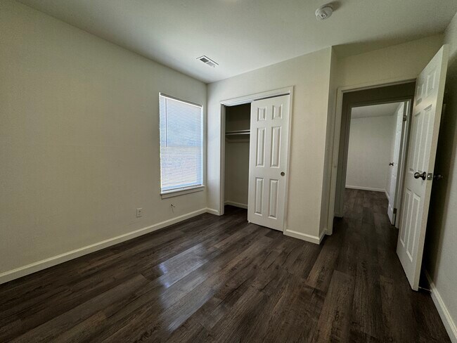 Foto del edificio - 509 W 6th St