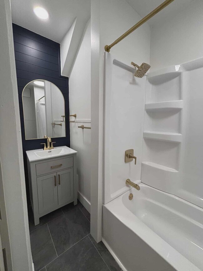 Foto del edificio - 1400 Central Ave