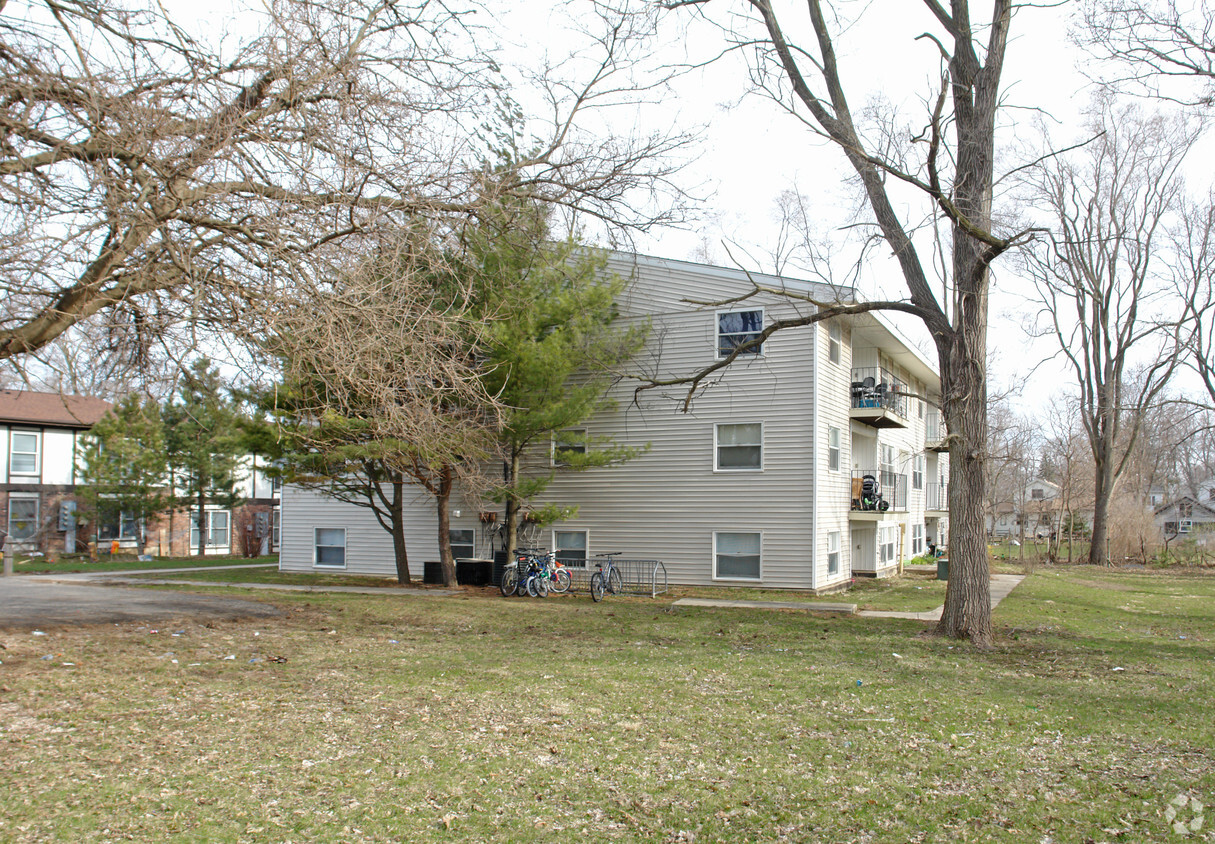 Building Photo - 624 E Grant Hwy