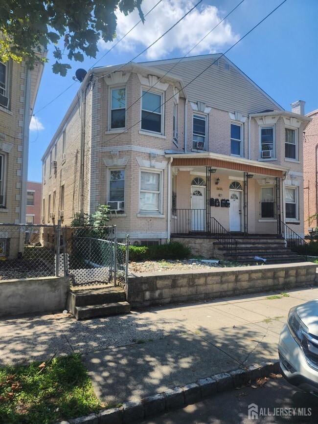 Building Photo - 149 Lewis St