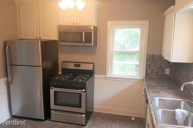 Building Photo - 3 br, 1.5 bath House - 412 W Lincoln Hwy