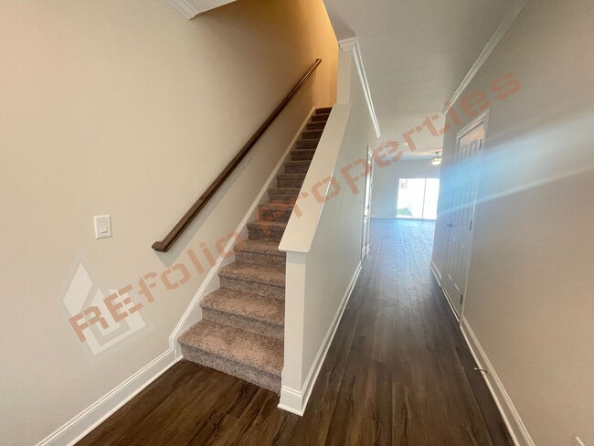 Building Photo - Gorgeous 3 Bedroom, 2.5 Bath, 1-Car Garage...