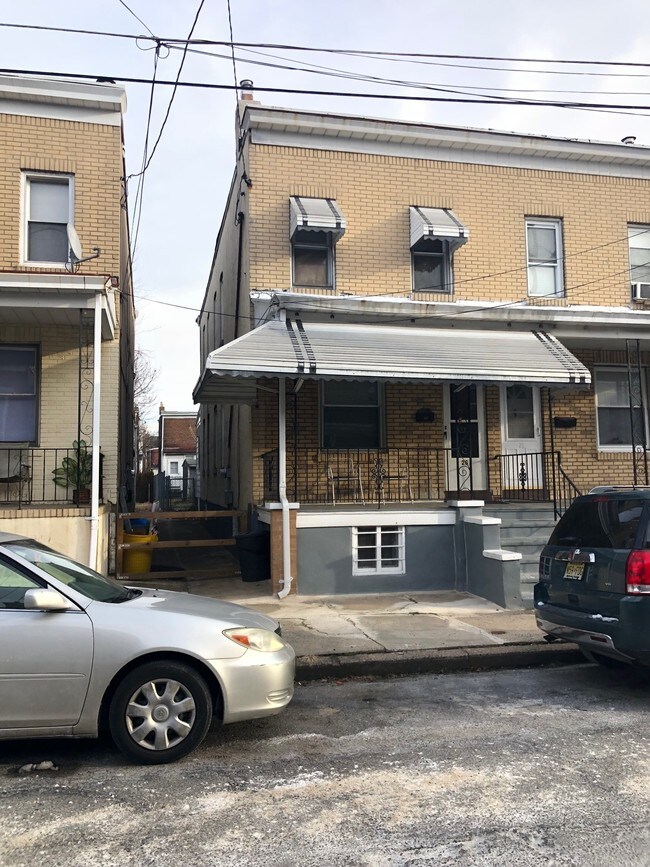 Building Photo - 26 Dexter St