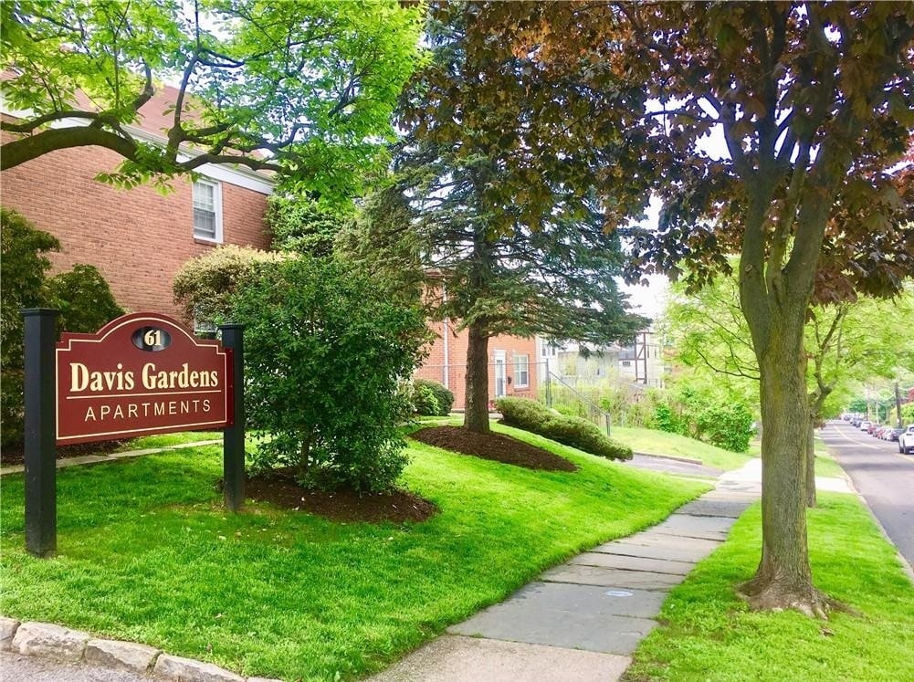 Primary Photo - 61 Davis Ave
