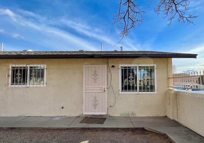 Building Photo - 620 Alcazar St SE