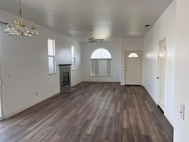 Building Photo - 3 Bedroom, 1 Bath Home with attached 2 car garage