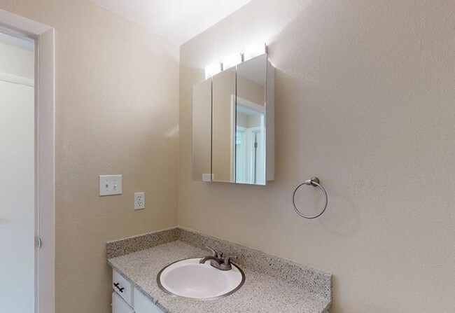 Foto del edificio - 2 bedroom in Lakewood CO 80214
