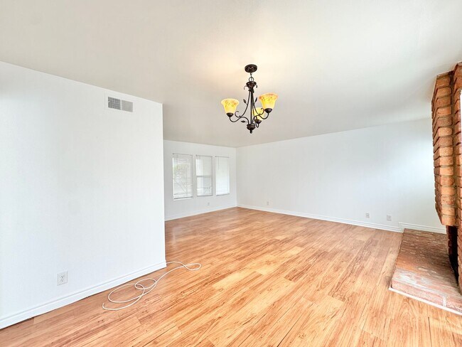 Building Photo - Beautiful 4Bd/2.5Ba Available In Irvine!