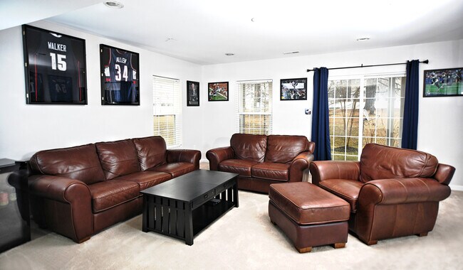 Building Photo - 7417 Willow View Ln