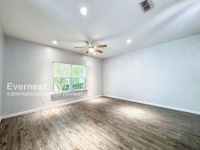 Building Photo - 2451 Caney Oaks Dr E