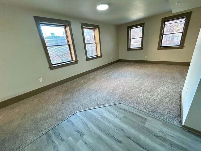 Building Photo - Downtown living at its finest. Limited tim...