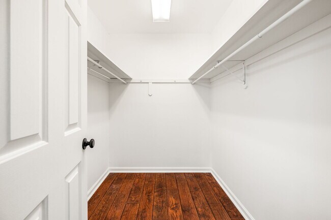 Foto del edificio - 302 Pinebrooke Cir