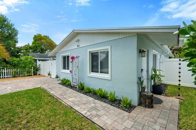 Foto del edificio - 911 W Hawie St