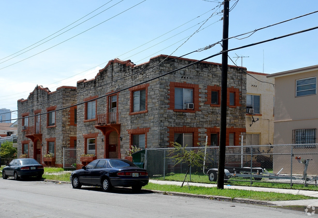 Building Photo - 858-866 NW 3rd St