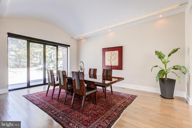 Foto del edificio - 7324 Arrowood Rd