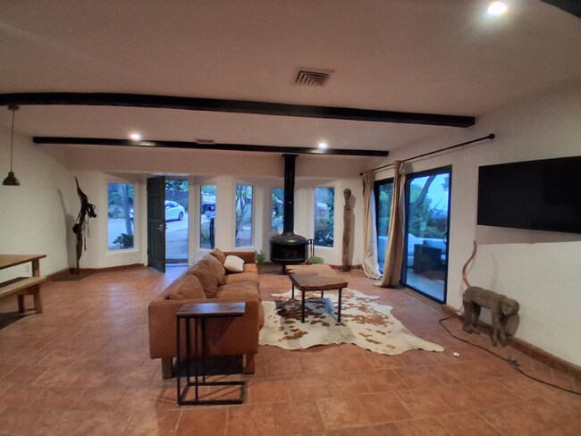 Foto del edificio - 1794 S Rice Rd