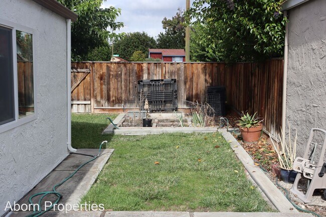 Building Photo - 2 br, 2 bath House - 555 Lanfair Circle