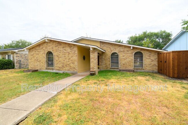 Foto del edificio - 4220 Woodbluff Dr