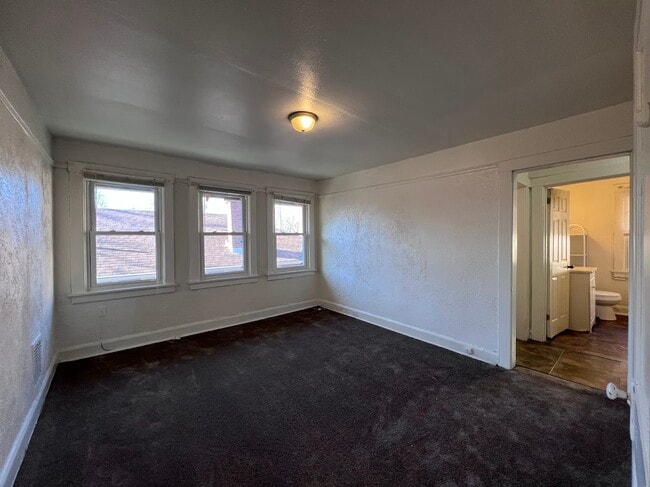 Building Photo - 1205 Sarah St