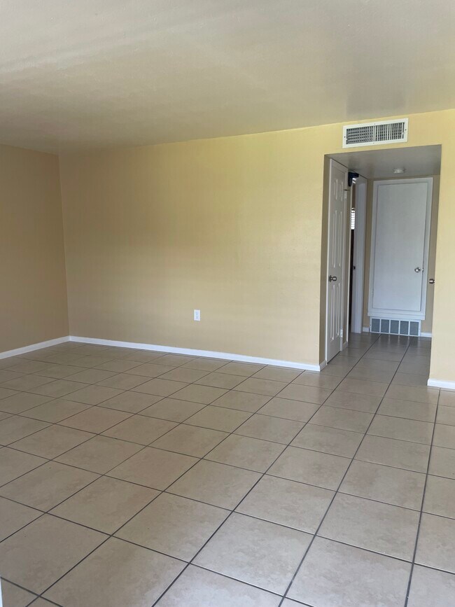 Building Photo - 140 Minna Ln