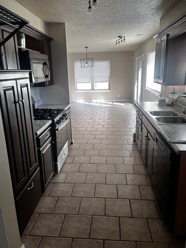 Cocina - 4708 Tempo Dr
