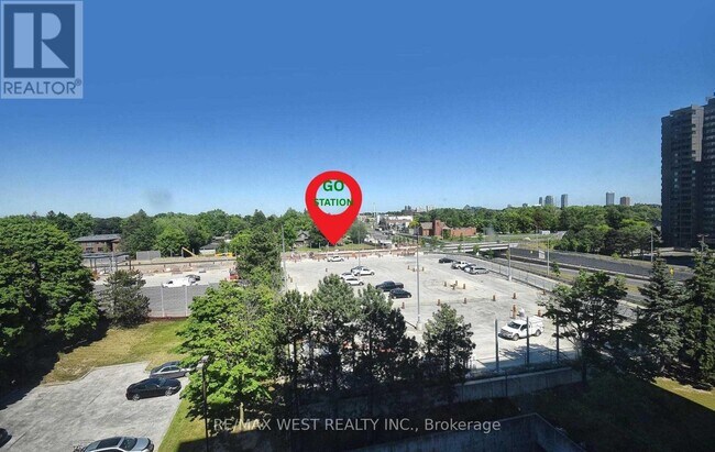 Photo du bâtiment - 1-701 Reidmount Ave