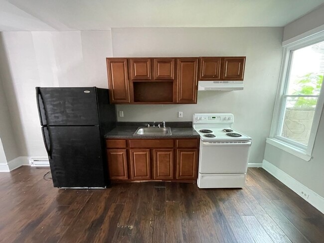 Building Photo - Charming 2-Bedroom Home with Rooftop Space – Available Now in North Philadelphia!