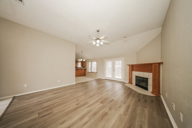 Foto del edificio - 1604 Hazelwood Dr