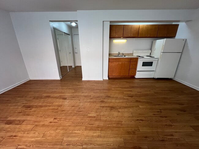 Building Photo - 6008 N Winthrop Ave