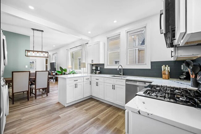 Foto del edificio - 906 Villa Ave