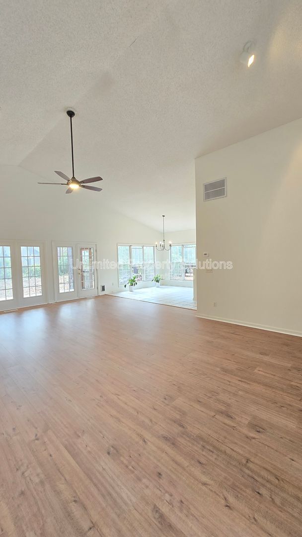 Foto del edificio - 426 Lansdowne Rd