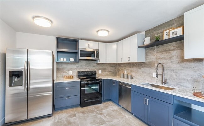 Foto del edificio - Perfect & Charming 3 bedroom Plus 1.75 Bath Craftsman Home in Tacoma!!