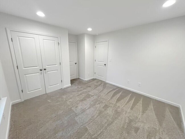 Building Photo - 5213 Rockwood Rd