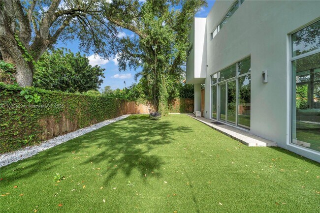 Foto del edificio - 5720 SW 24th St