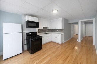 Building Photo - 203 London St