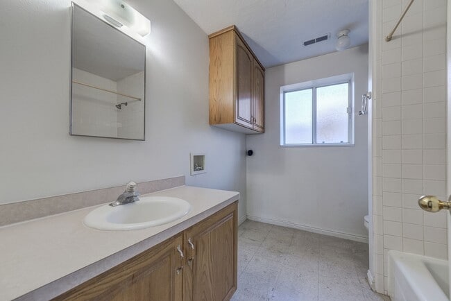 Building Photo - 49 N 400 W